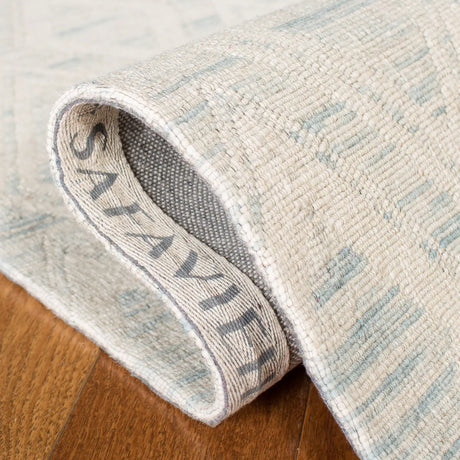 Safavieh Marbella 5'-0" x 8'-0" Rug in Light Blue / Ivory