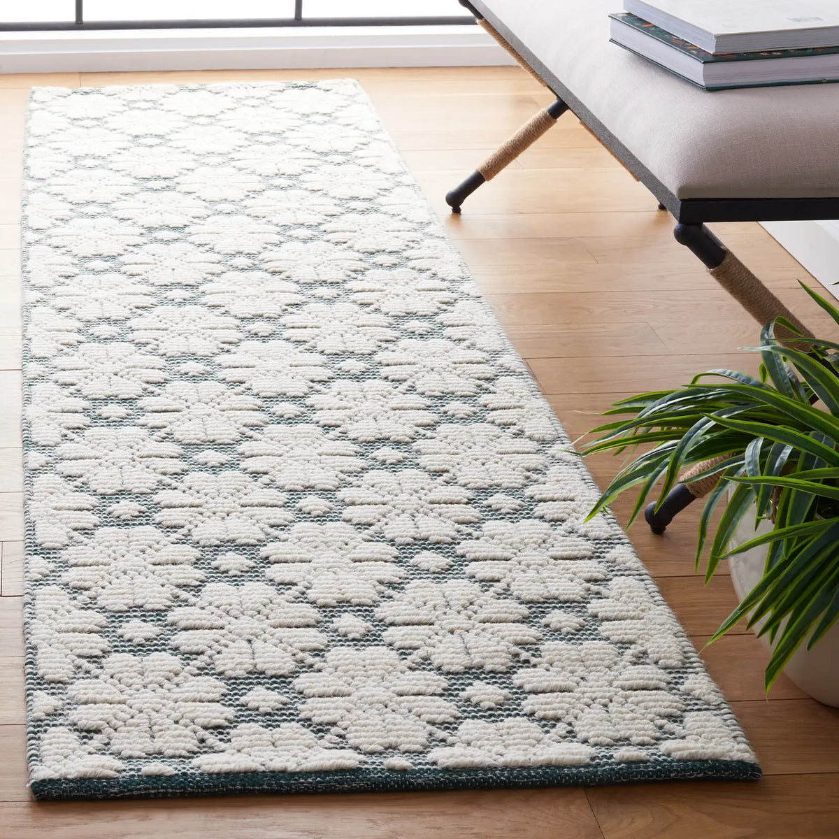 Safavieh Vermont 2'-3" x 8'-0" Rug in Ivory / Green