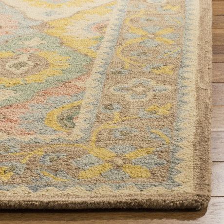 Safavieh Suzani 5'-0" x 8'-0" Rug in Ivory / Multi