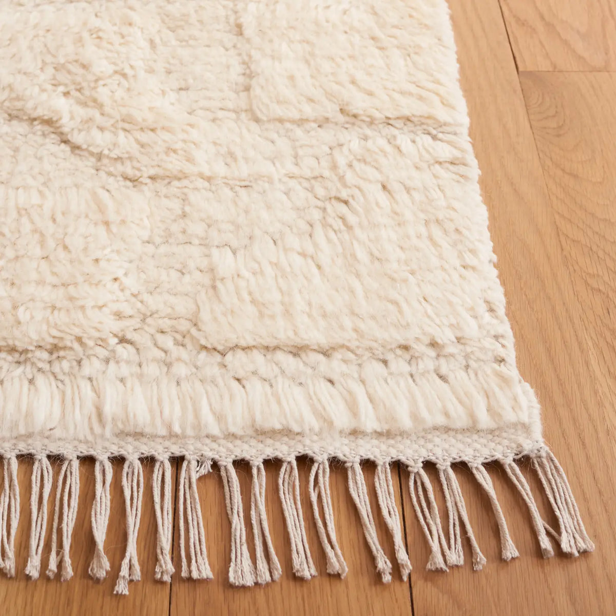 Safavieh Kenya 4'-0" x 6'-0" Rug in Ivory
