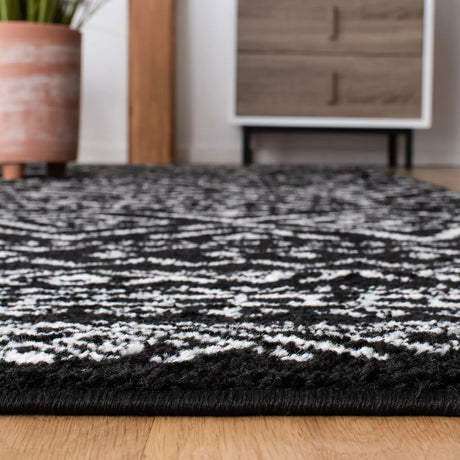 Safavieh Tulum 4'-0" x 6'-0" Rug in Black / Ivory