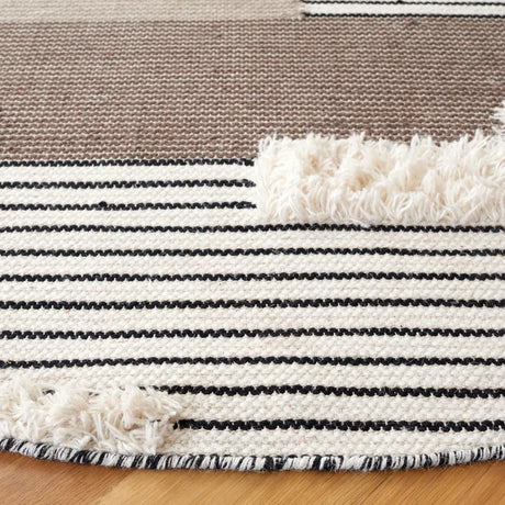 Safavieh Kenya 6'-0" x 6'-0" Rug in Black / Ivory