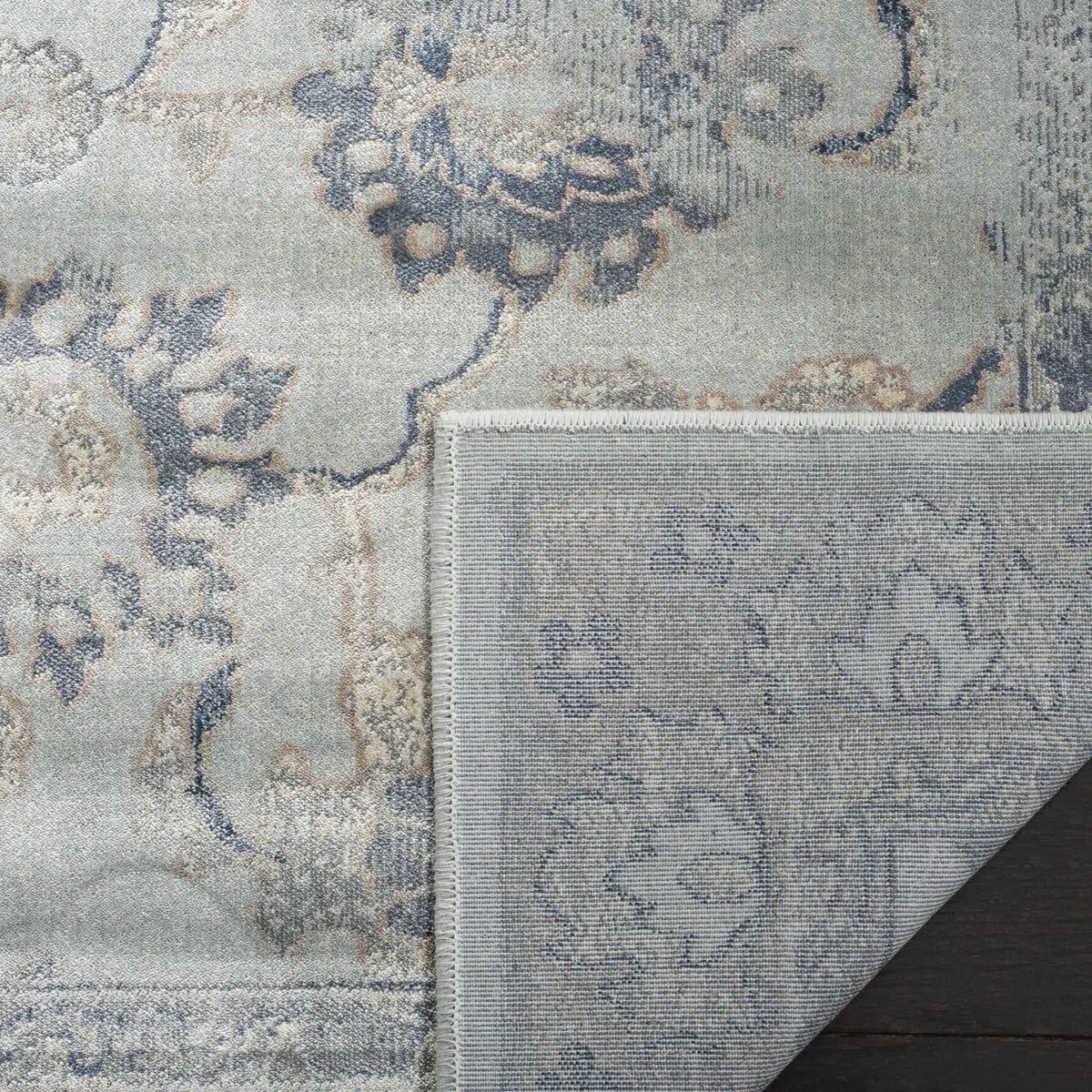 Safavieh Vintage 4'-0" x 5'-7" Rug in Light Blue