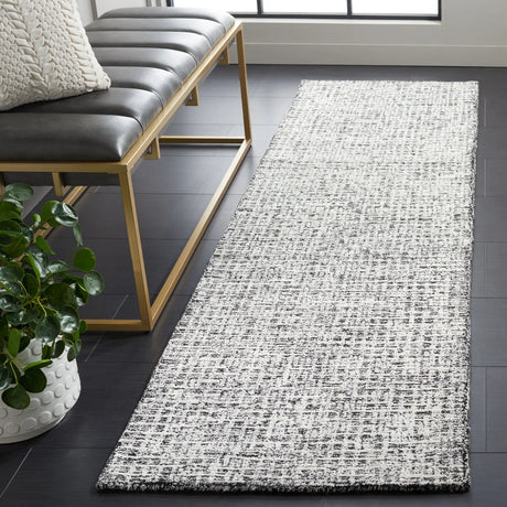 Safavieh Glamour 2'-3" x 8'-0" Rug in Black / Ivory