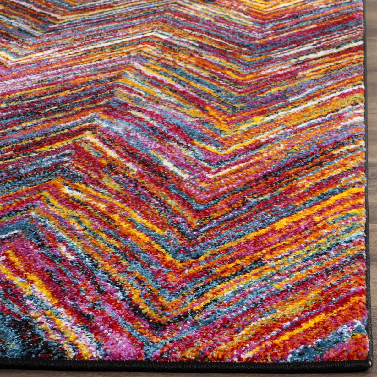 Safavieh Aruba 4'-0" x 6'-0" Rug in Multi