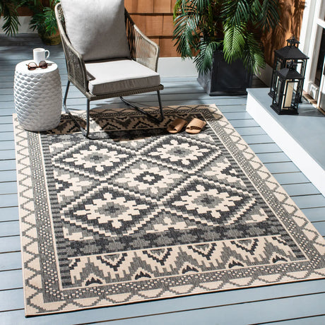 Safavieh Veranda 4'-0" x 5'-7" Rug in Beige / Grey