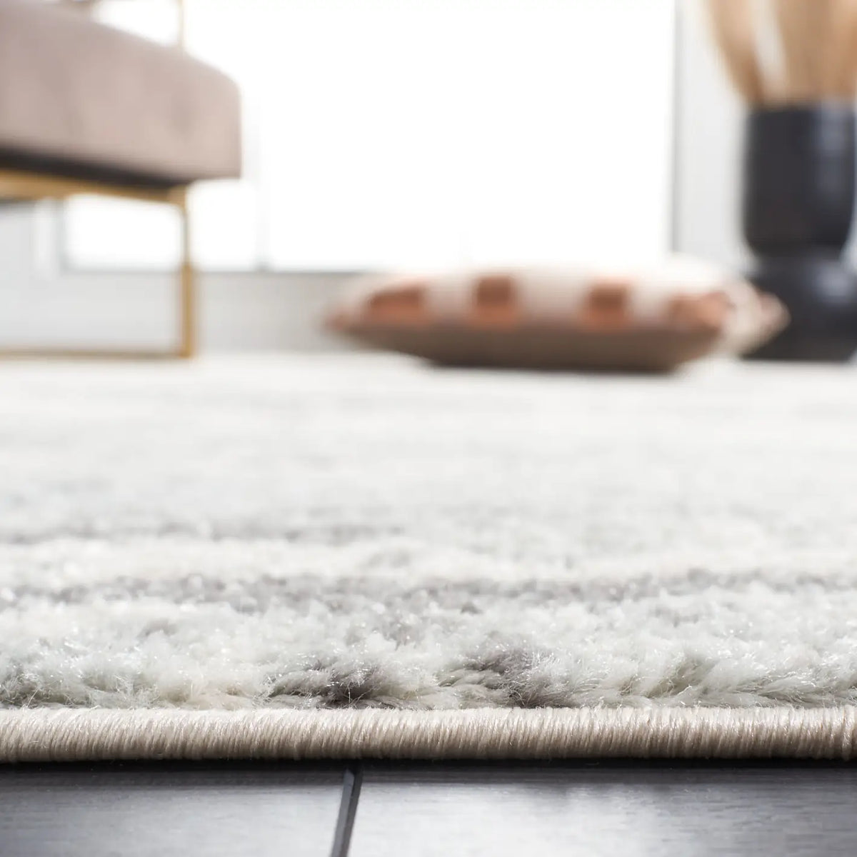 Safavieh Tulum 4'-0" x 6'-0" Rug in Ivory / Grey