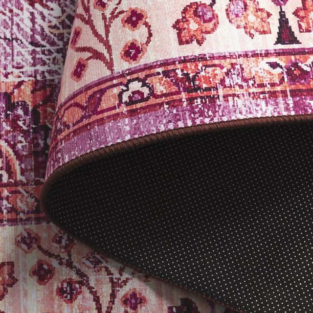 Safavieh Tucson 4'-0" x 6'-0" Rug in Fuchsia / Rust