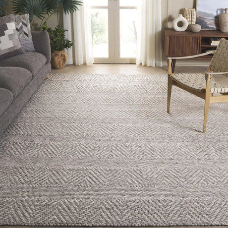 Safavieh Marbella 10'-0" x 14'-0" Rug in Beige / Light Grey