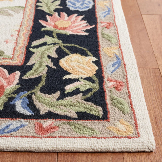 Safavieh Chelsea 3'-9" x 5'-9" Rug in Ivory / Black