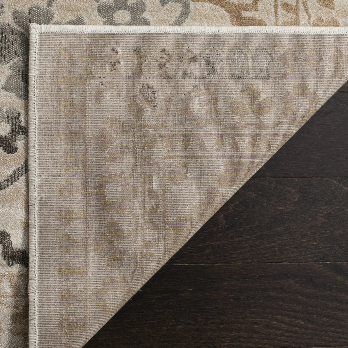 Safavieh Vintage 5'-3" x 7'-6" Rug in Creme