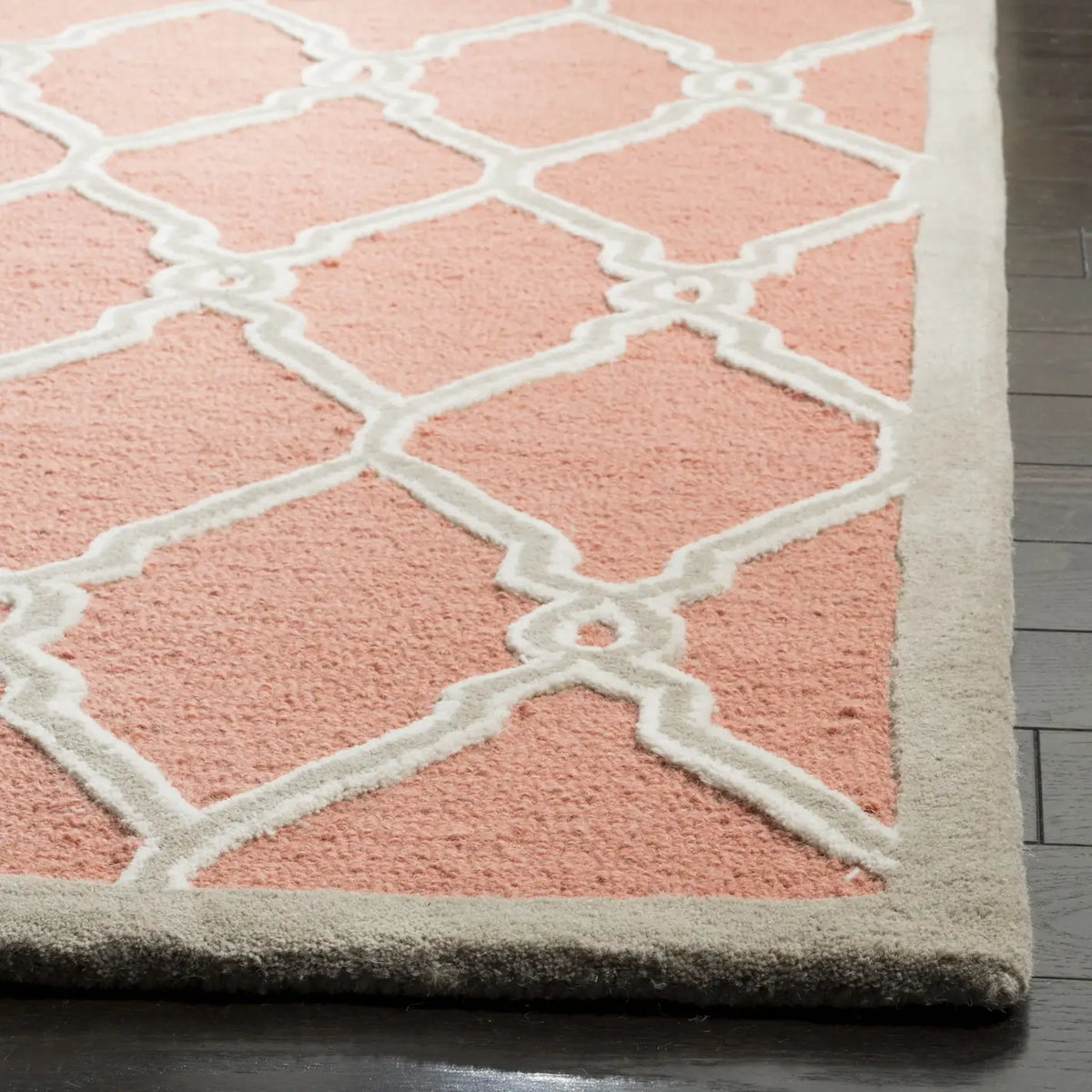 Safavieh Cambridge 5'-0" x 8'-0" Rug in Coral / Ivory