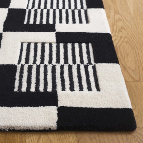 Safavieh Metro 4'-0" x 6'-0" Rug in Black / Ivory