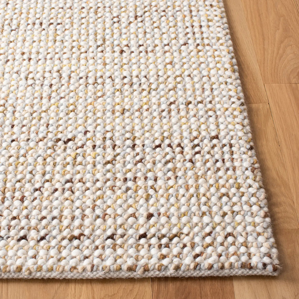 Safavieh Vermont 4'-0" x 6'-0" Rug in Ivory / Silver