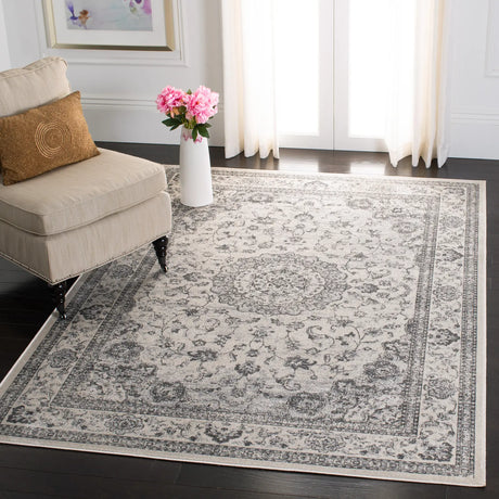 Safavieh Atlas 4'-0" x 6'-0" Rug in Ivory / Beige