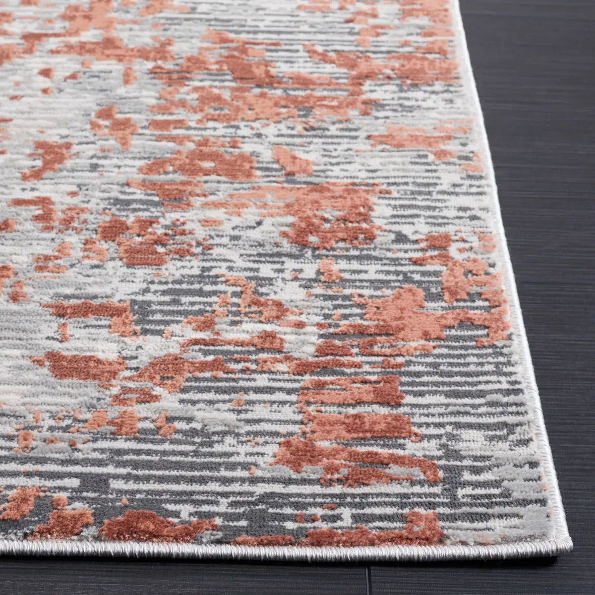 Safavieh Invista 4'-0" x 6'-0" Rug in Grey / Light Grey