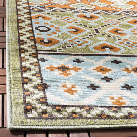Safavieh Veranda 4'-0" x 5'-7" Rug in Green / Terracotta