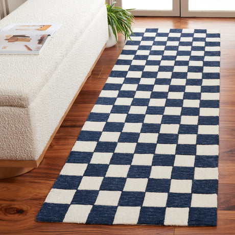 Safavieh Martha Stewart 2'-3" x 8'-0" Rug in Navy / Ivory