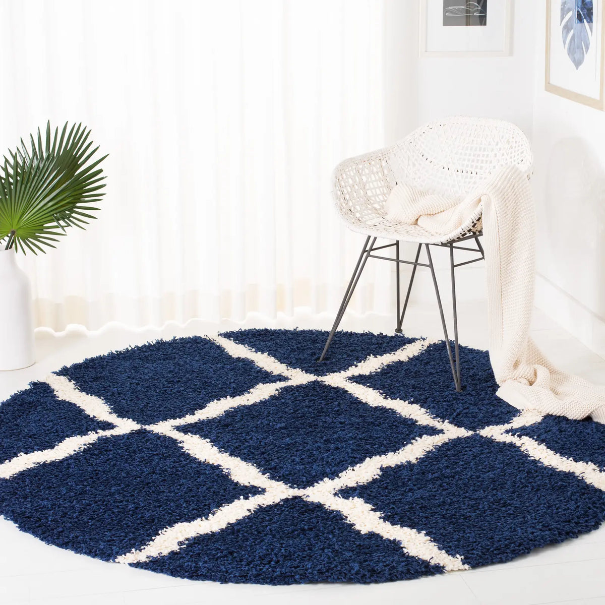 Safavieh Sgd-Dallas Shag 6'-0" x 6'-0" Rug in Navy / Ivory