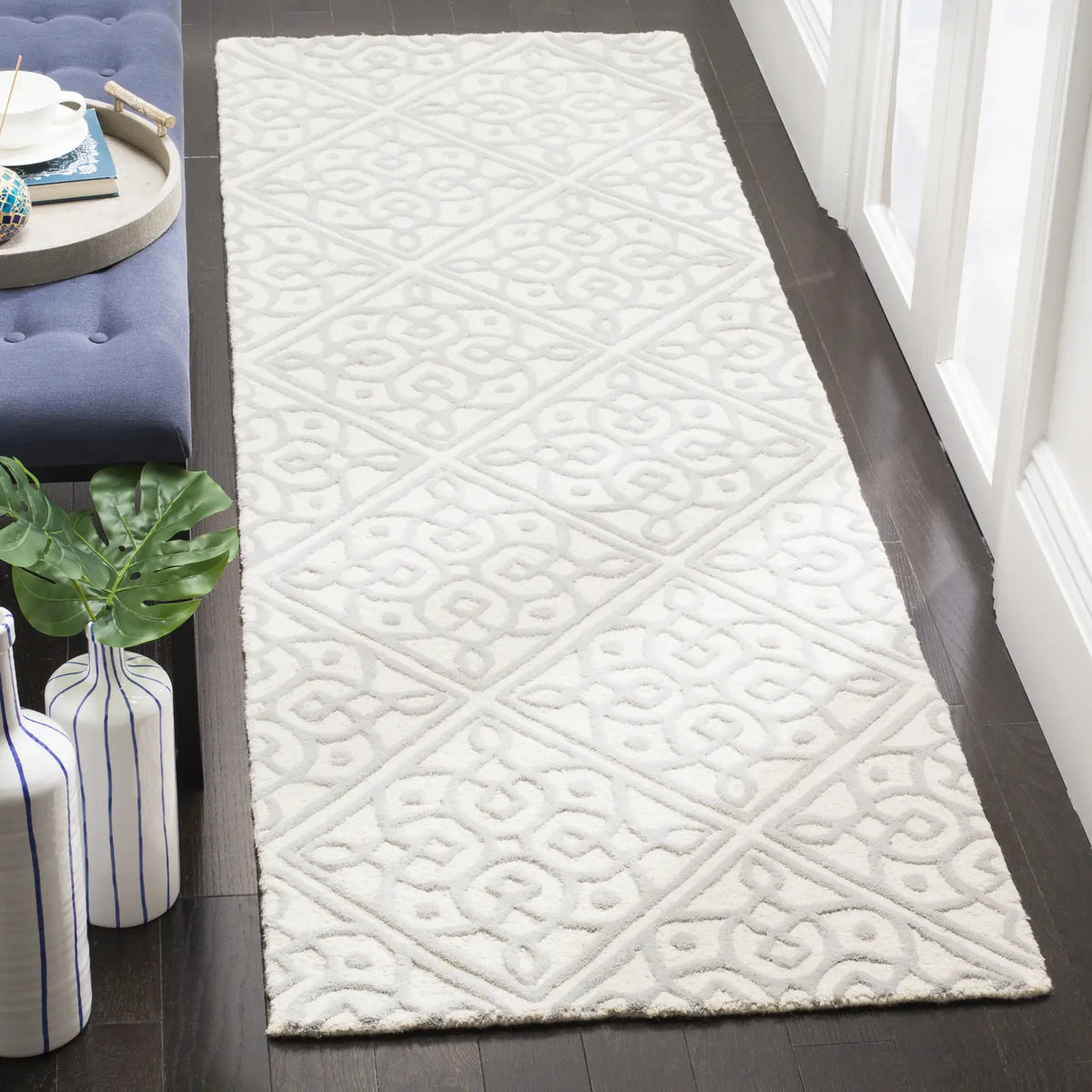 Safavieh Cambridge 2'-6" x 8'-0" Rug in Light Grey / Ivory