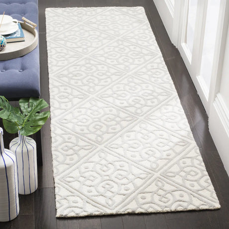 Safavieh Cambridge 2'-6" x 8'-0" Rug in Light Grey / Ivory