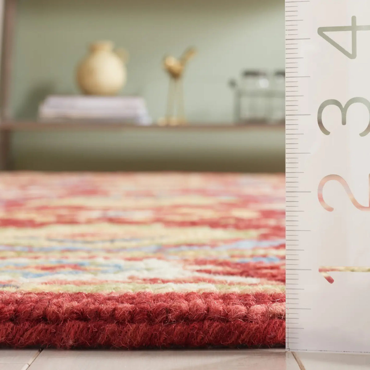 Safavieh Blossom 4'-0" x 6'-0" Rug in Red / Green