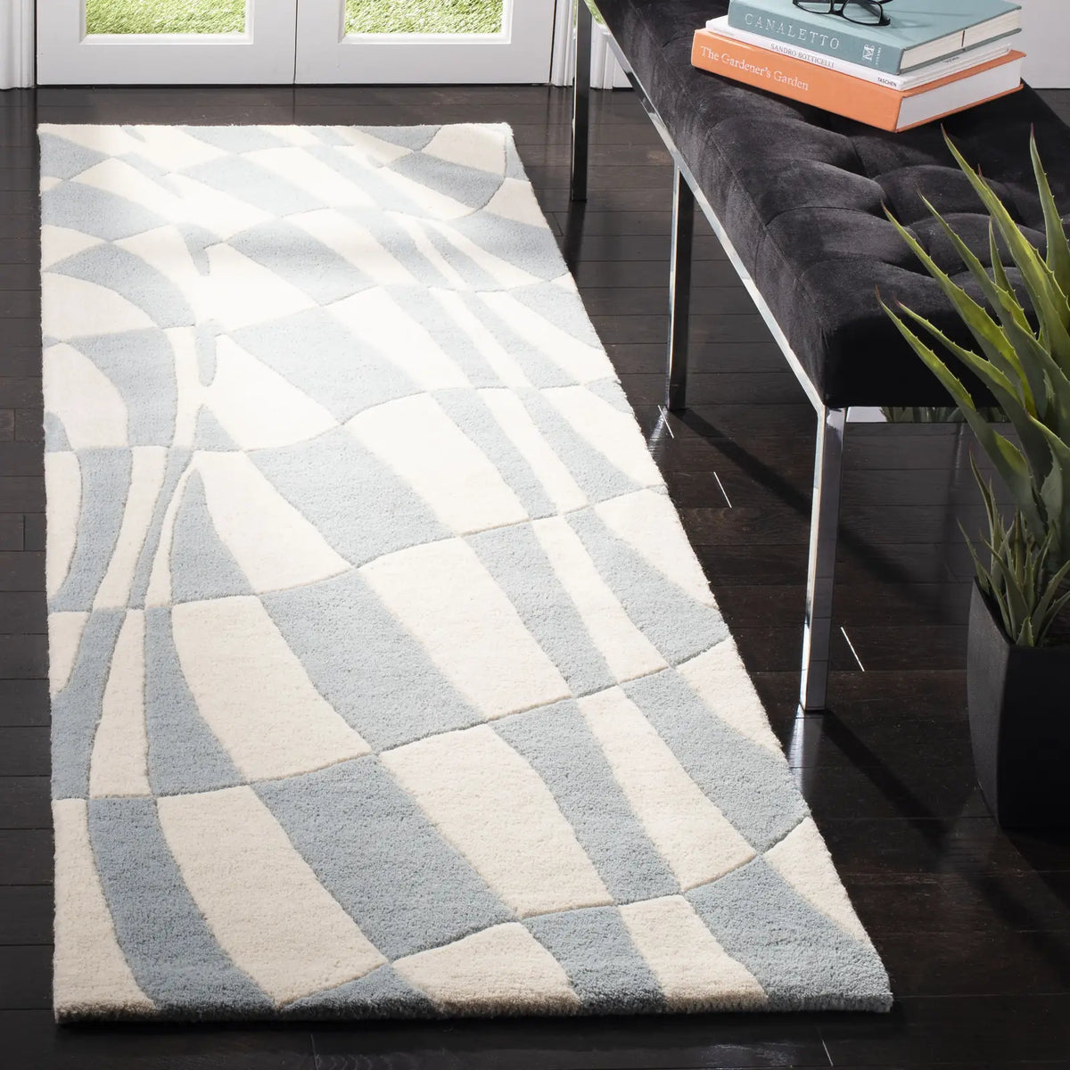 Safavieh Soho 2'-6" x 8'-0" Rug in Blue / Ivory