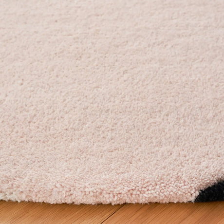 Safavieh Rodeo Drive 6'-0" x 6'-0" Rug in Blush / Black