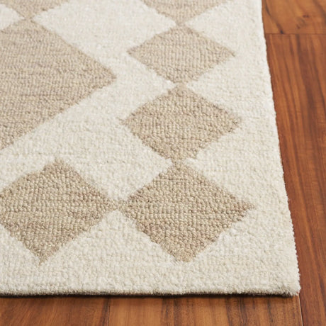 Safavieh Ebony 4'-0" x 6'-0" Rug in Beige / Ivory