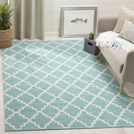 Safavieh Montauk 5'-0" x 8'-0" Rug in Teal / Ivory
