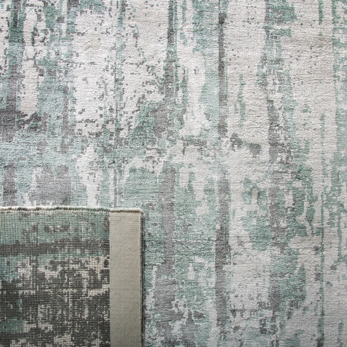 Safavieh Mirage 6'-0" x 9'-0" Rug in Silver / Grey