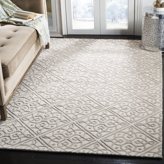 Safavieh Cambridge 4'-0" x 6'-0" Rug in Ivory / Grey