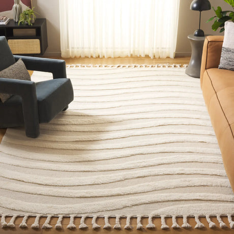Safavieh Casablanca 6'-0" x 9'-0" Rug in Ivory / Light Grey