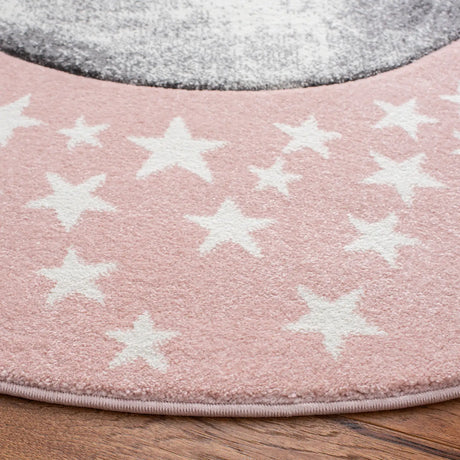 Safavieh Carousel Kids 100 5'-3" x 5'-3" Rug in Pink / Grey