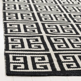 Safavieh Montauk 4'-0" x 6'-0" Rug in Black / Ivory