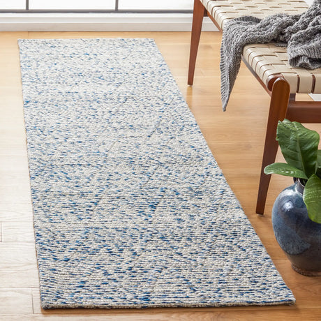 Safavieh Marbella 2'-3" x 8'-0" Rug in Blue / Ivory