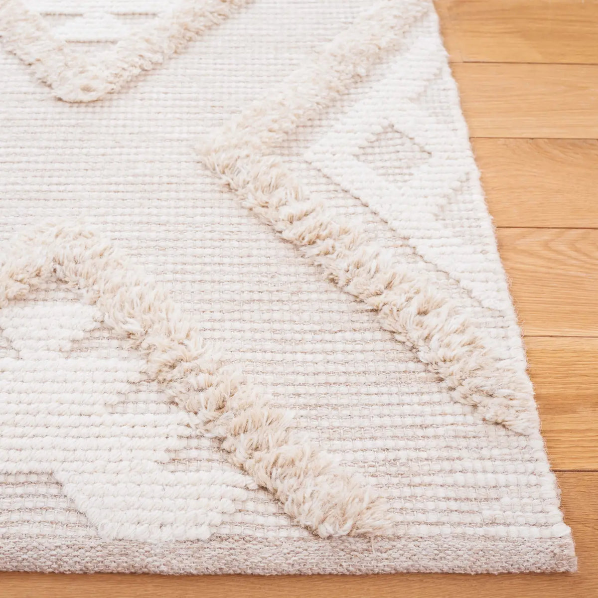 Safavieh Natura 4'-0" x 6'-0" Rug in Beige / Light Grey
