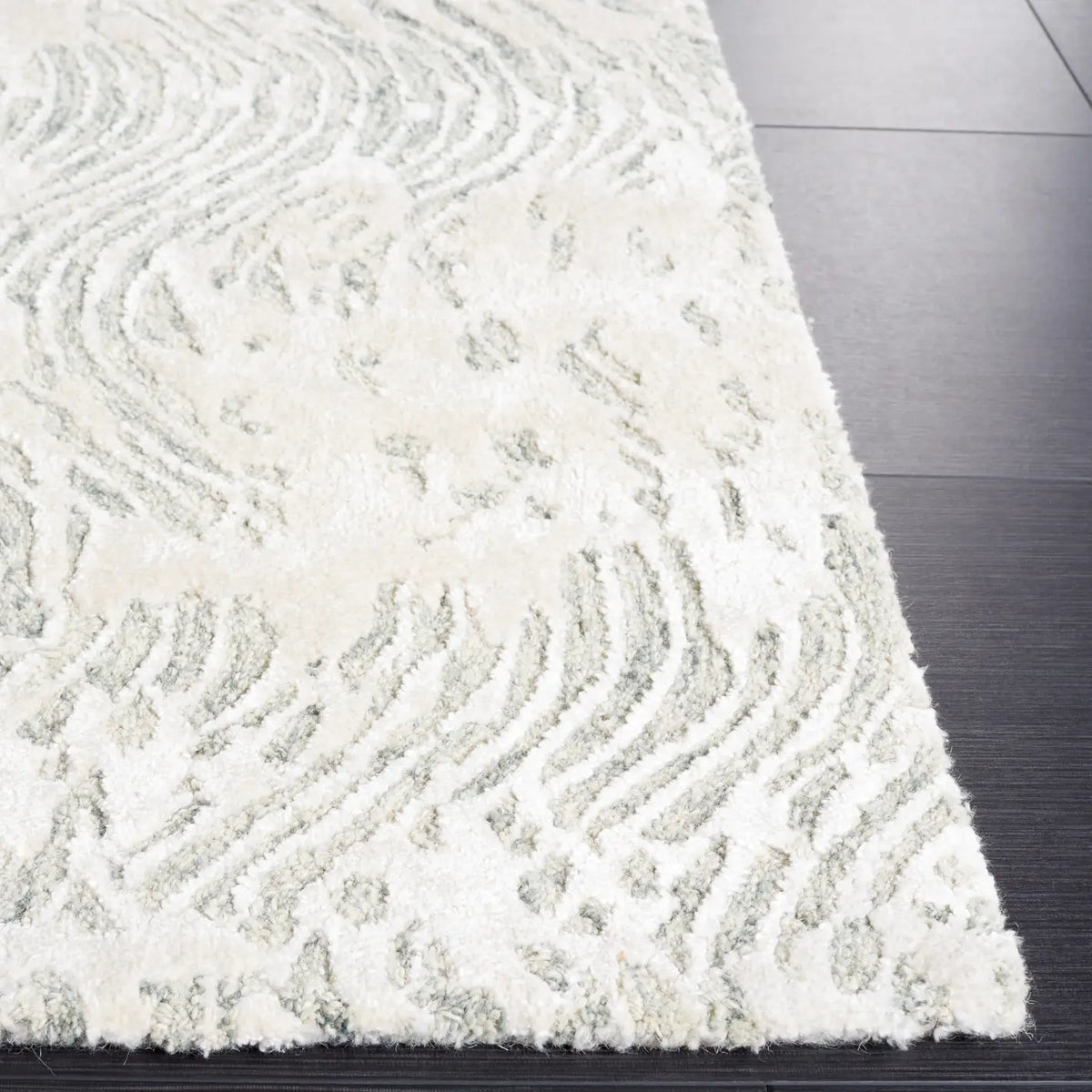 Safavieh Glamour 4'-0" x 6'-0" Rug in Grey / Ivory