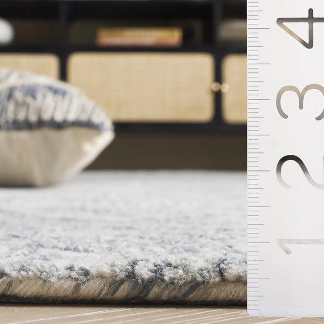 Safavieh Pine 4'-0" x 6'-0" Rug in Dark Grey