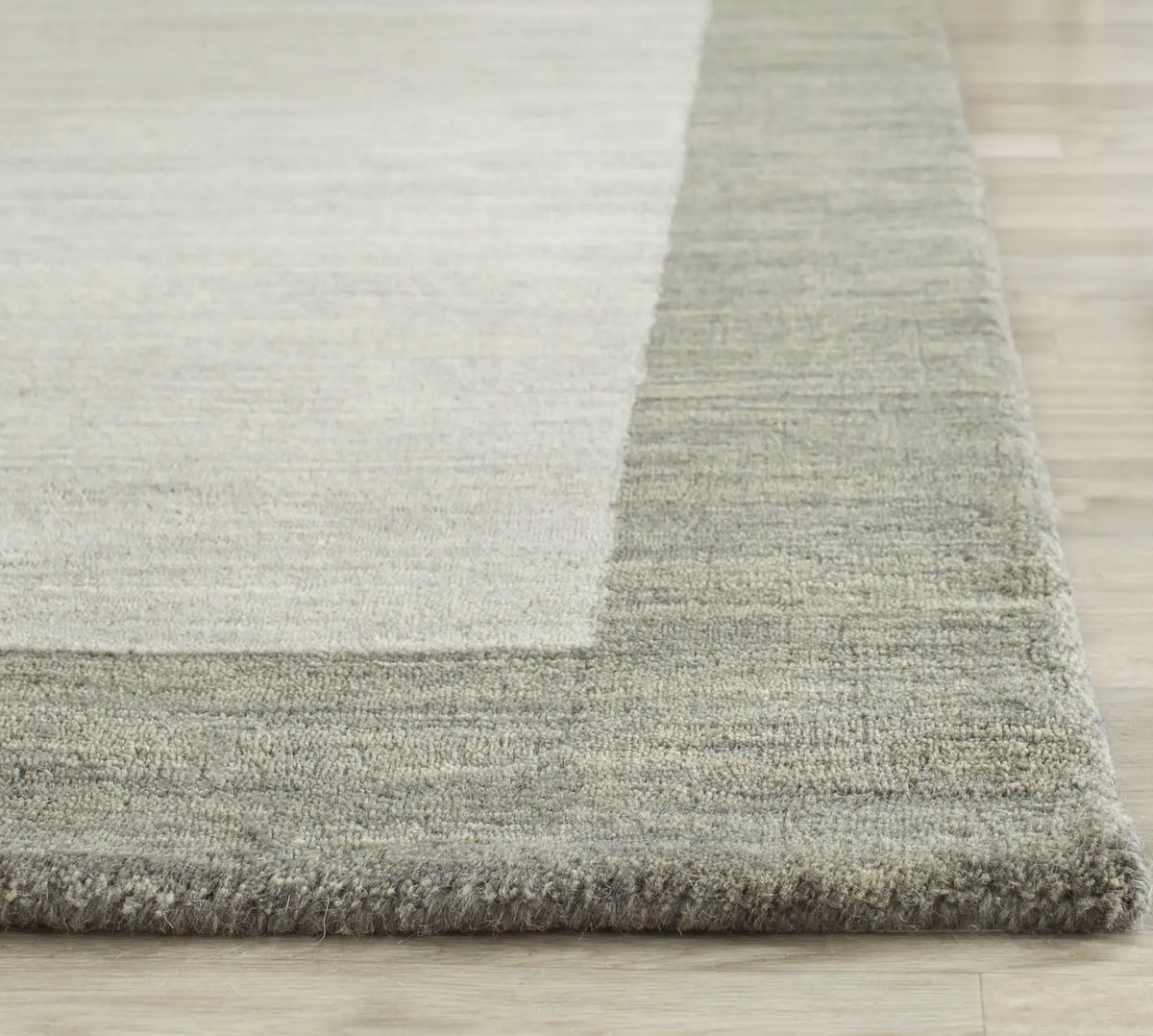 Safavieh Himalaya 4'-0" x 6'-0" Rug in Light Grey / Dark Grey