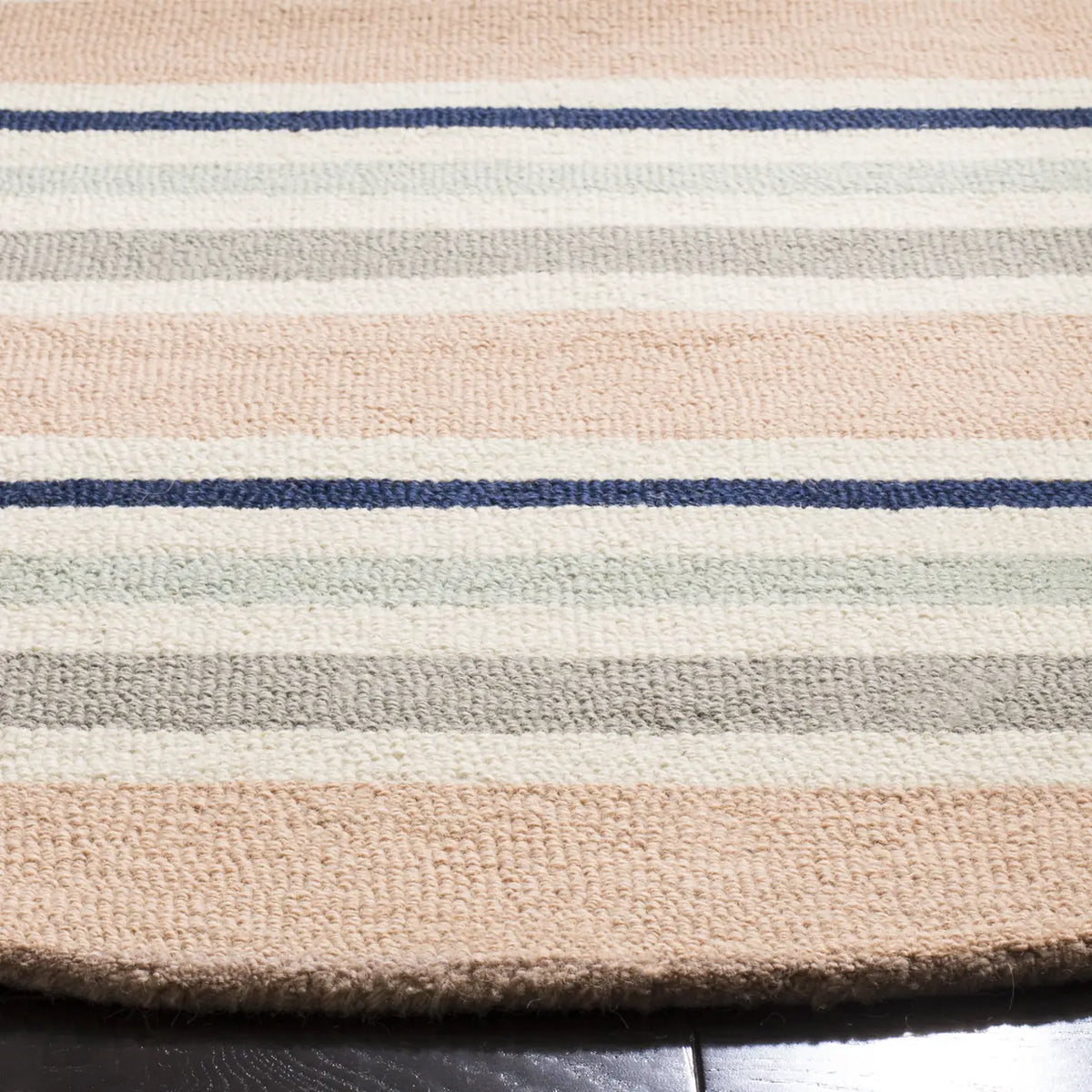 Safavieh Safavieh Kids 5'-0" x 5'-0" Rug in Ivory / Multi