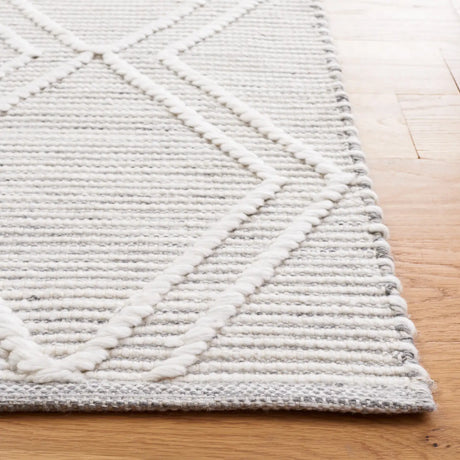 Safavieh Kilim 4'-0" x 6'-0" Rug in Grey / Ivory