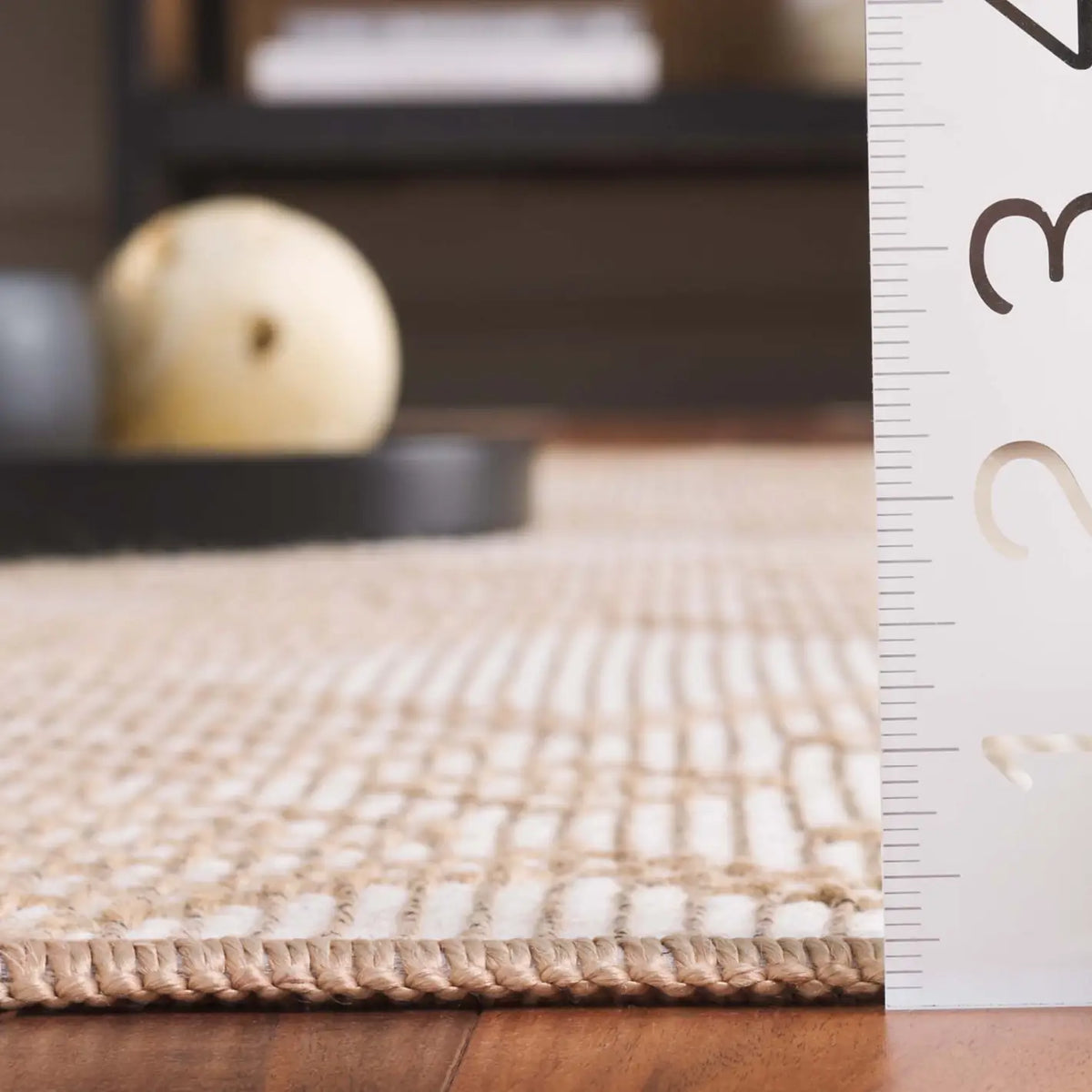 Safavieh Aspect 5'-3" x 7'-6" Rug in Ivory / Natural