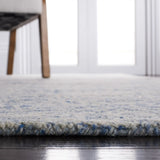 Safavieh Metro 4'-0" x 6'-0" Rug in Blue / Ivory