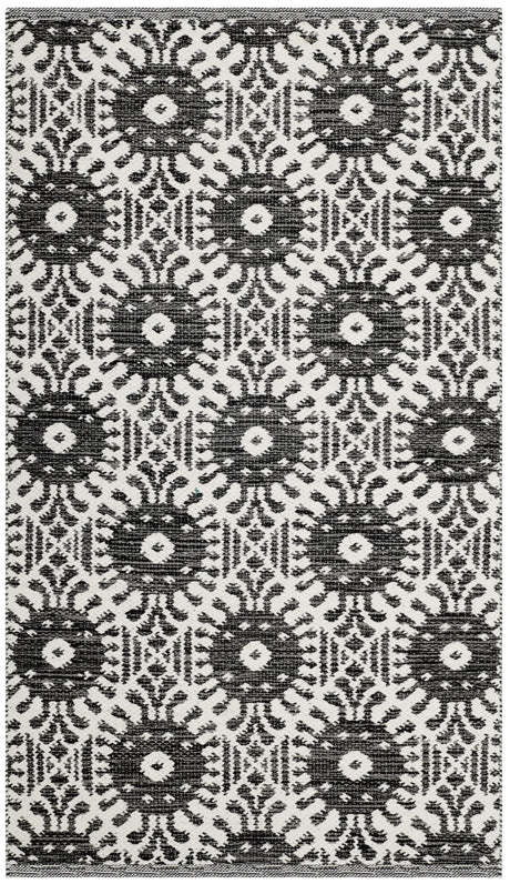 Safavieh Montauk 2'-3" x 3'-9" Rug in Black / Ivory