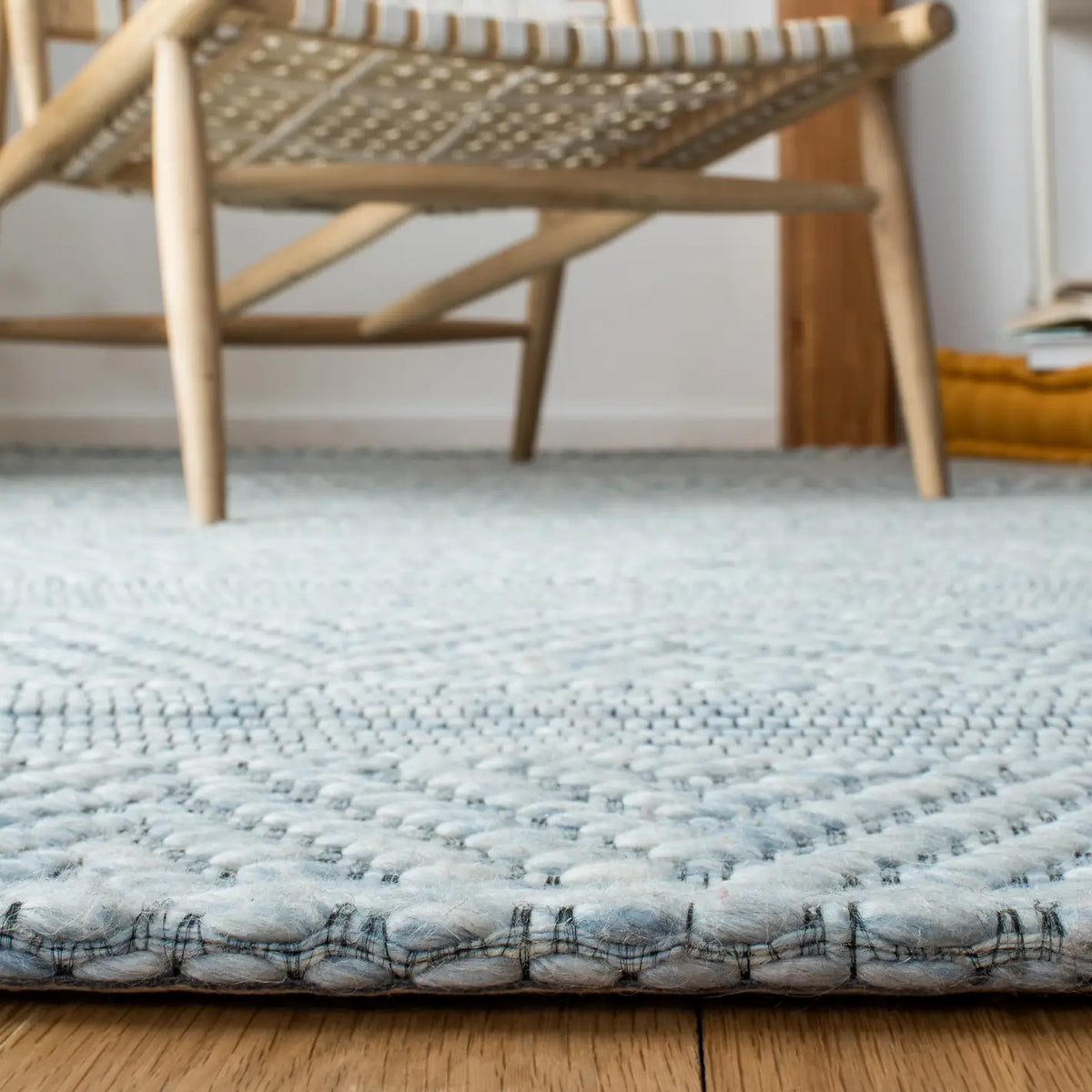 Safavieh Marbella 4'-0" x 6'-0" Rug in Blue