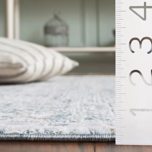 Safavieh Romance 300 5'-3" x 7'-6" Rug in Blue / Ivory