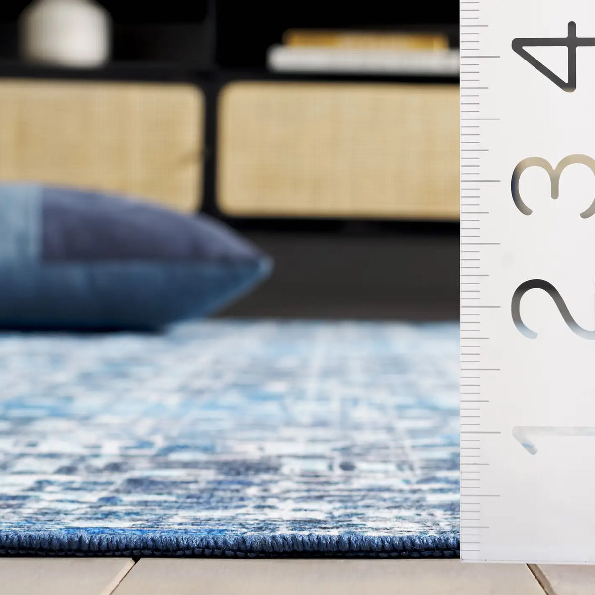 Safavieh Arizona 4'-0" x 6'-0" Rug in Blue / Grey