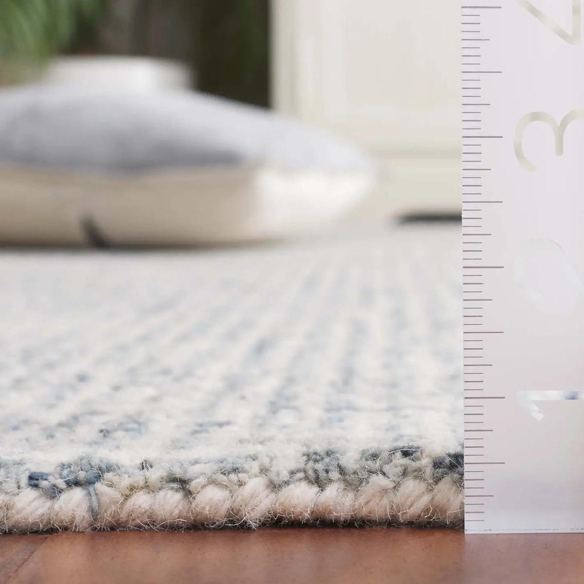 Safavieh Martha Stewart 4'-0" x 6'-0" Rug in Blue / Ivory