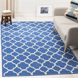 Safavieh Montauk 4'-0" x 6'-0" Rug in Blue / Ivory